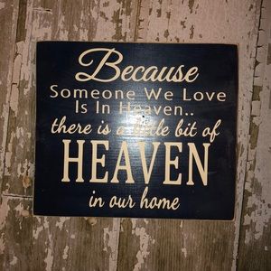 Heaven sign. Navy and white